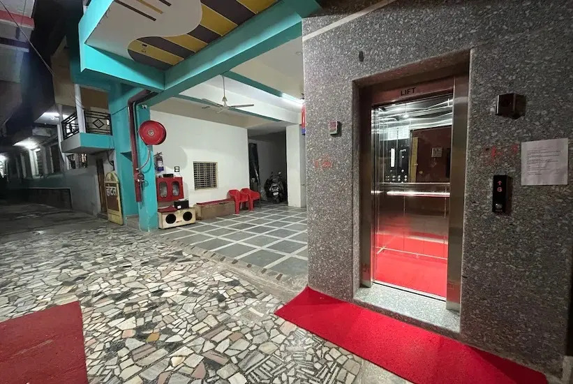 Hotel Aman Residency