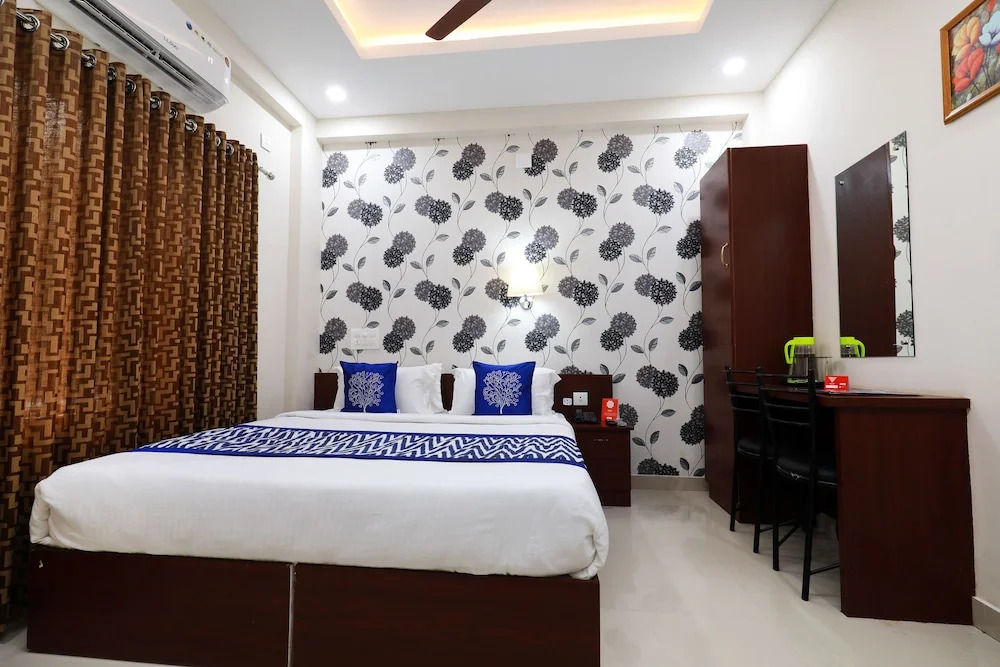 OYO 6728 Almas Residency