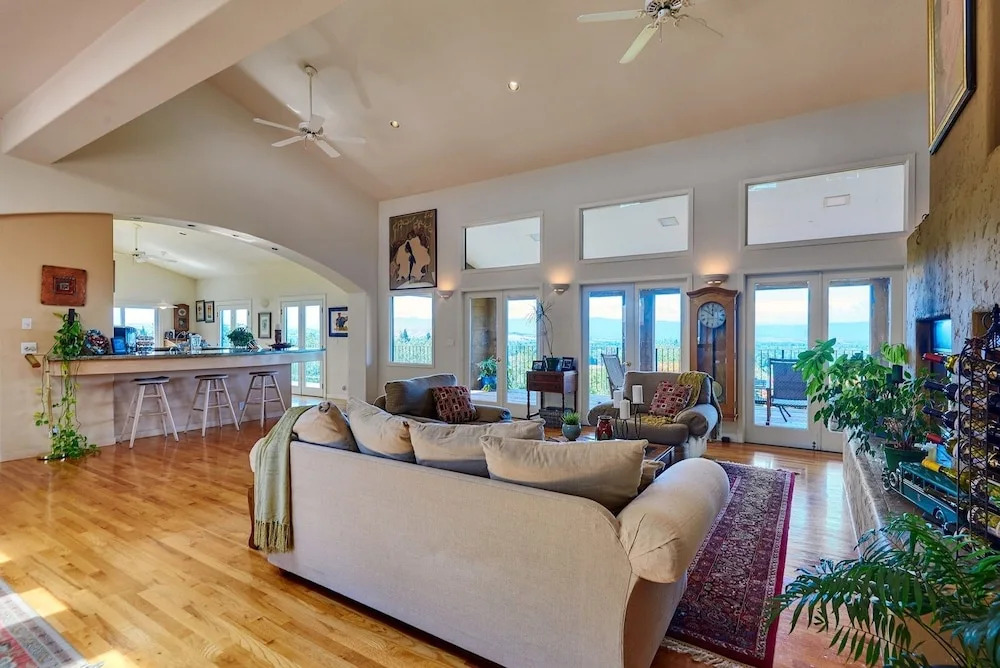 Scenic Bay View Sublime In East San Jose! 2 Bedroom Home