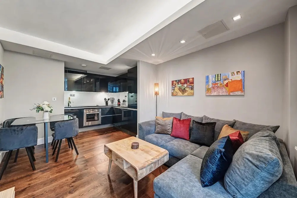 Stylish and Central City Apt With 2 Bathrooms