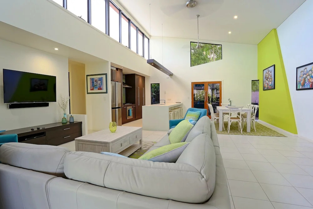 Hilltop Views - Cannonvale