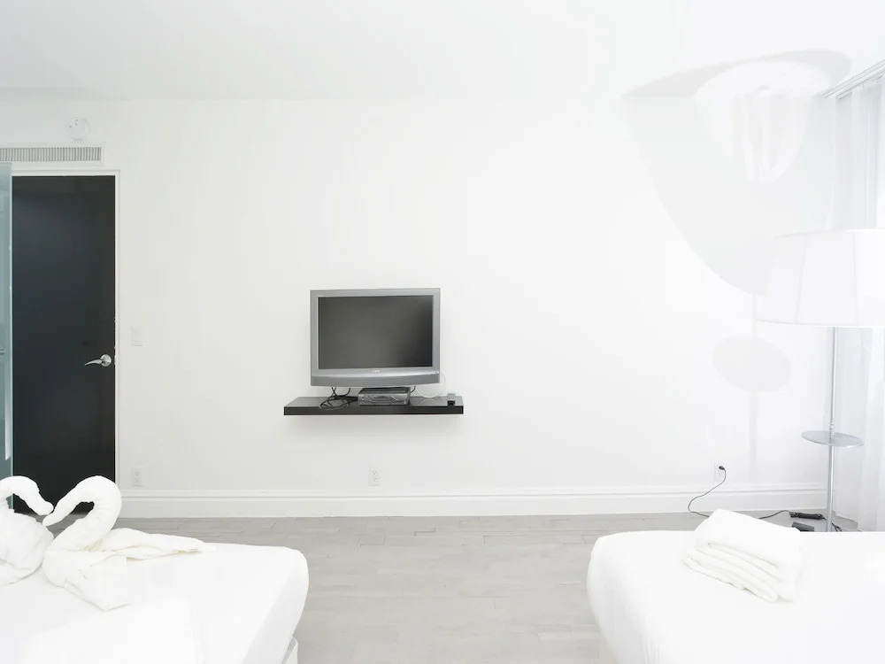 Miami World Rental - Mondrian 401