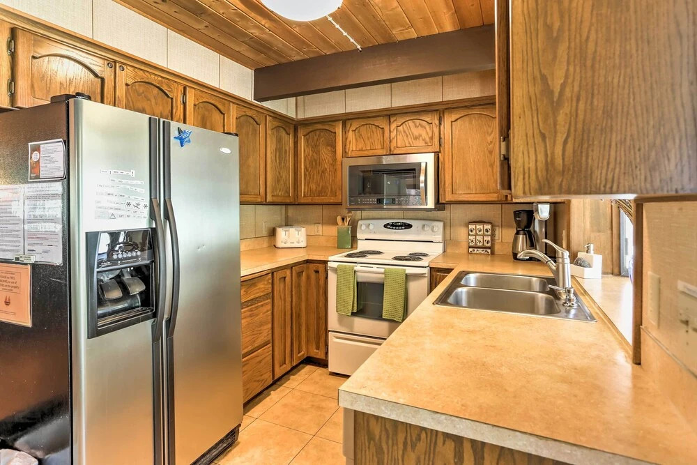 Riverside Winthrop Chalet w/ Hot Tub & 2 Decks!