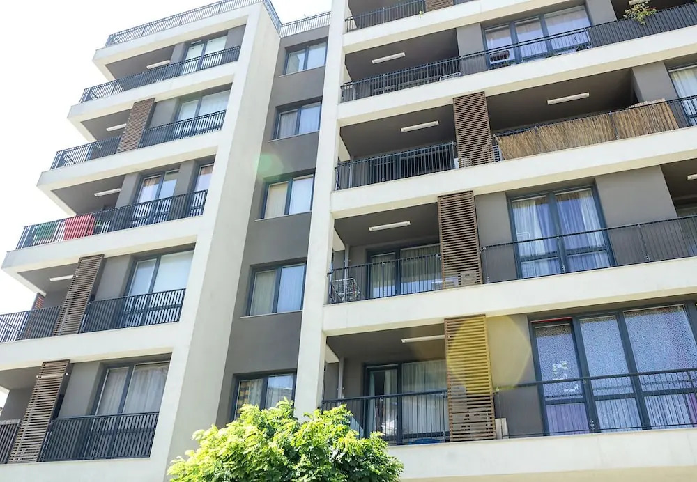 FM Luxury 2-BDR Apartment - Bright & Modern