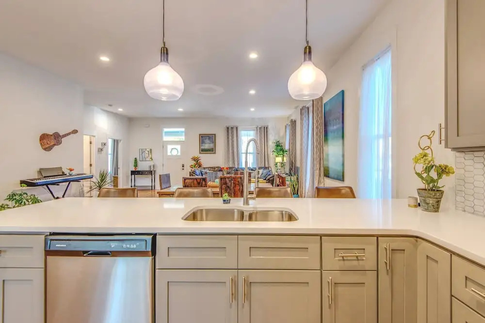 Nashville Bungalow w/ HOT TUB 10 min From Downtown!