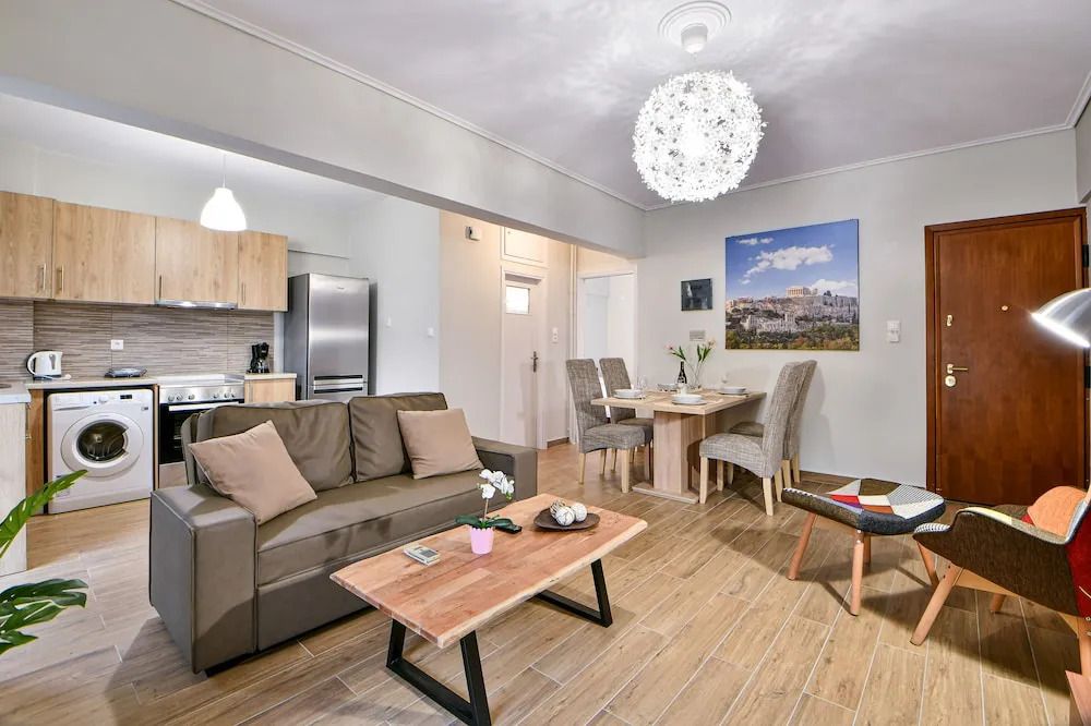 Comfy Home next to metro