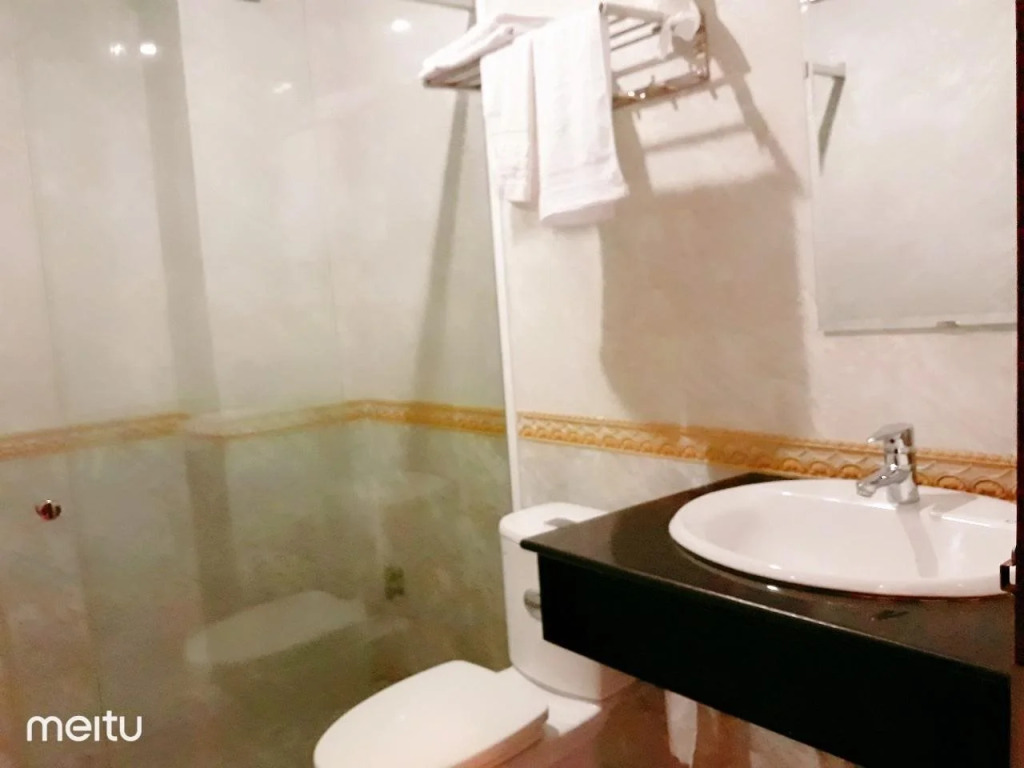 LION 8 Hotel