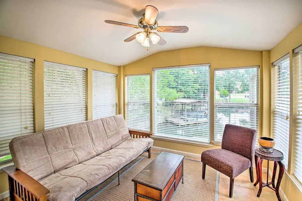 2-tier Deck & Boat Parking: Lake Hamilton Home