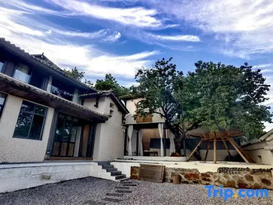 Shaxi Thirty-Three Mountain View Homestay