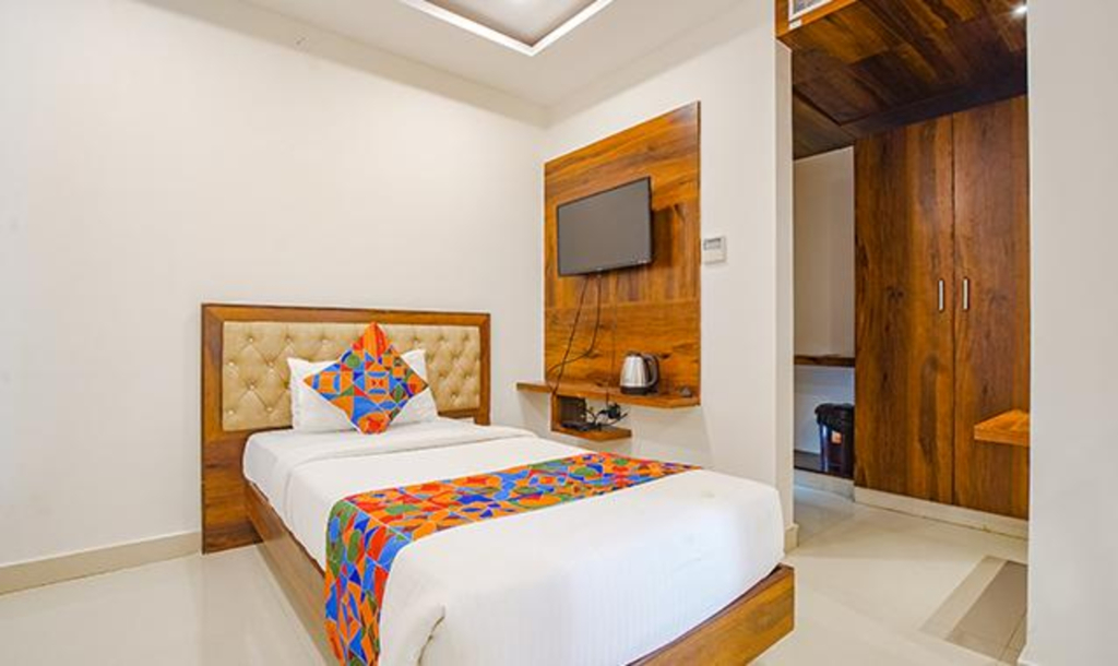 Fabhotel Royal Inn I
