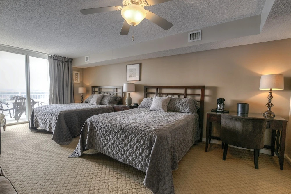 Yacht Club S #1-1001 3 Bedroom Condo by RedAwning