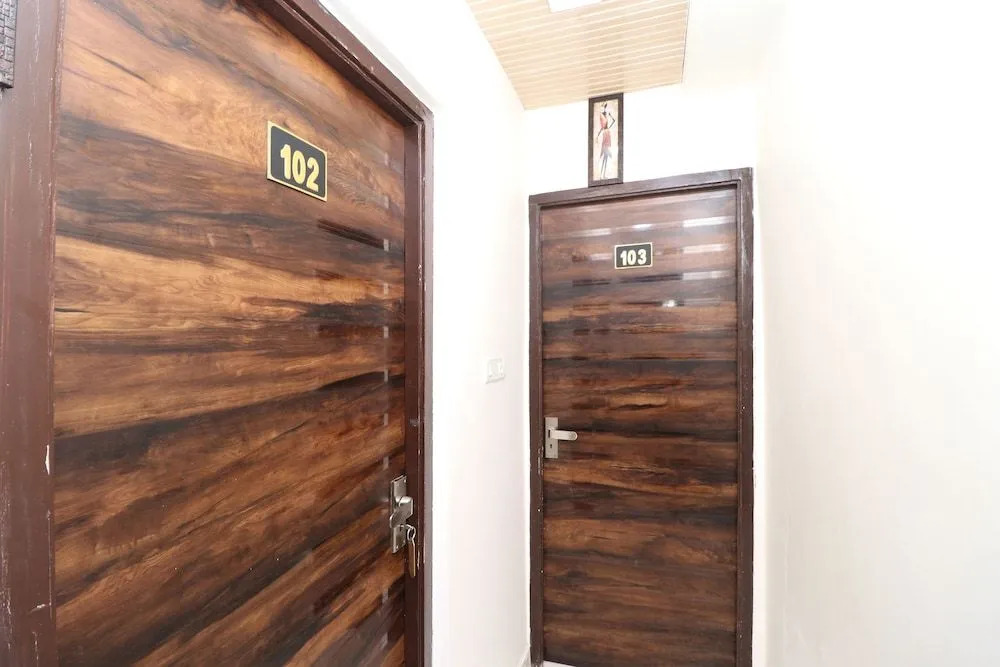 OYO 29059 Hotel Green Tower