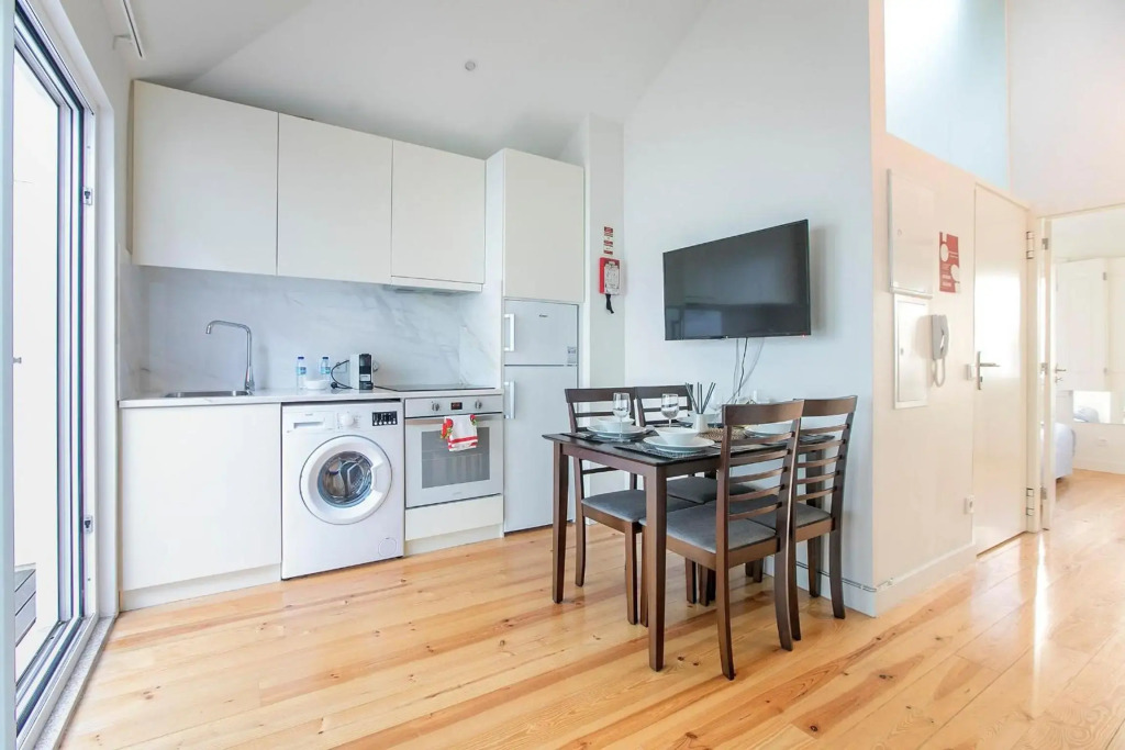 LovelyStay - Cozy 1BR in Santa Catarina w/ Balcony