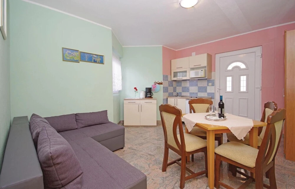 Awesome Home in Makarska With Wifi and 1 Bedrooms