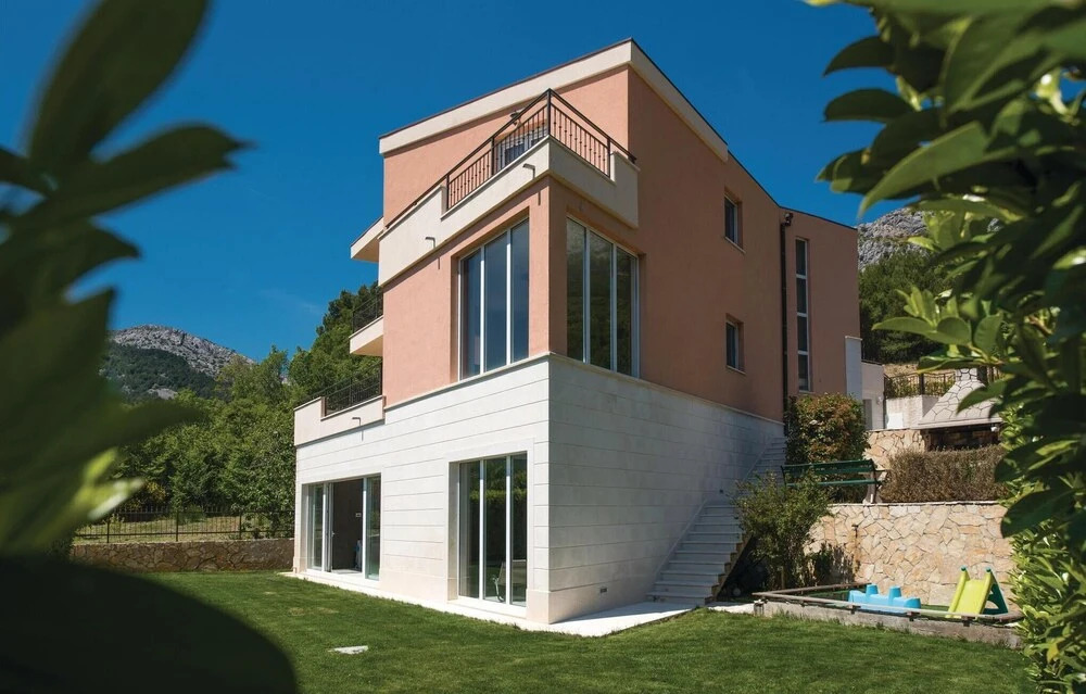 Awesome Home in Solin With Sauna, Wifi and 5 Bedrooms