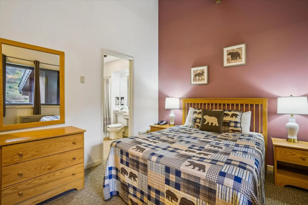 Deluxe Two Bedroom Suite on 2nd floor with outdoor heated pool 20708