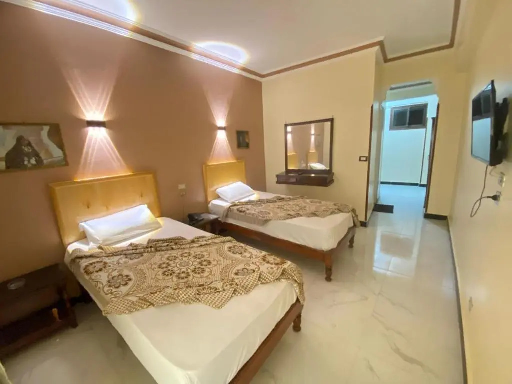 Shady Hotel Luxor