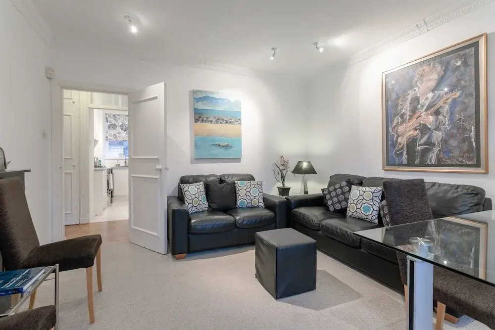 2 Bedroom Flat With Balcony In Chelsea