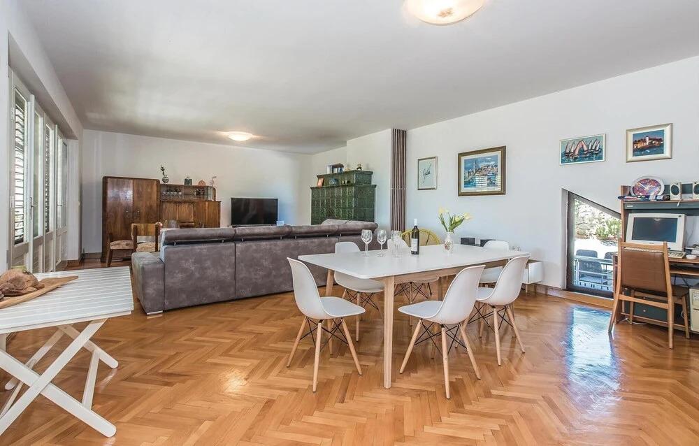 Stunning Home in Tribunj-sovlje With Wifi and 6 Bedrooms