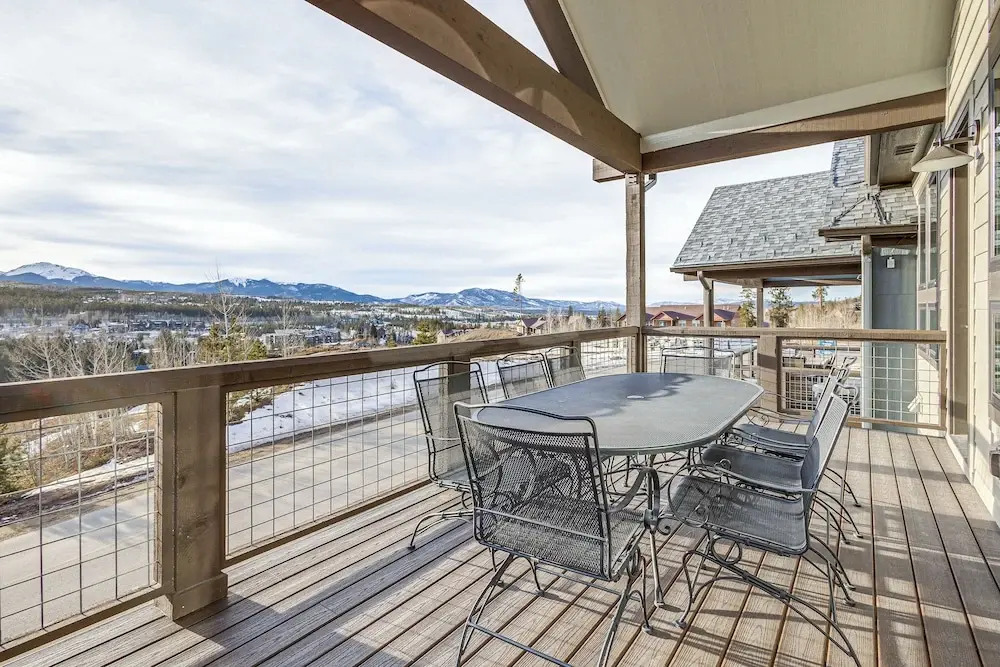 5 Mi to Winter Park Resort! Hot Tub Haven w/ Views