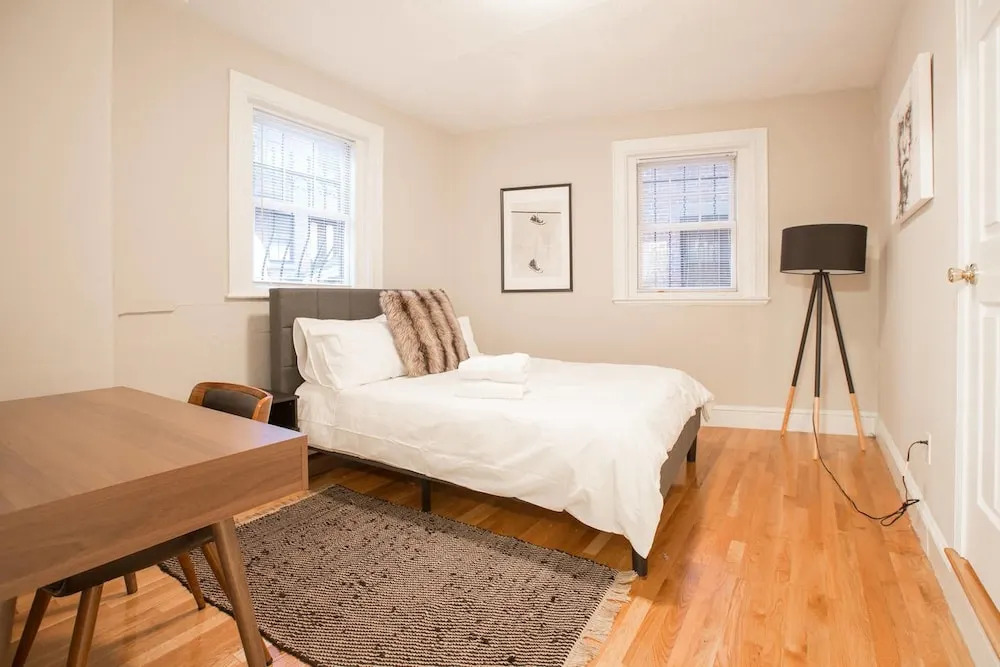 Modern 3 BR in Charles Street by Domio