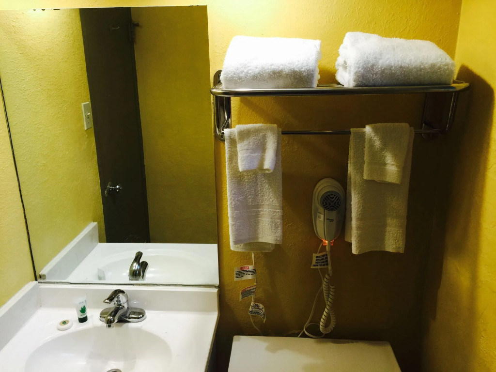 University Manor Inn