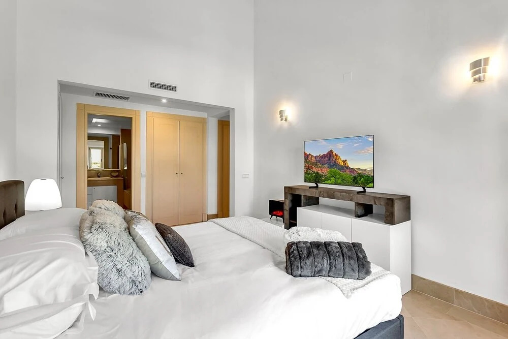 YOLO Spaces – Sotogrande Ocean View Penthouse