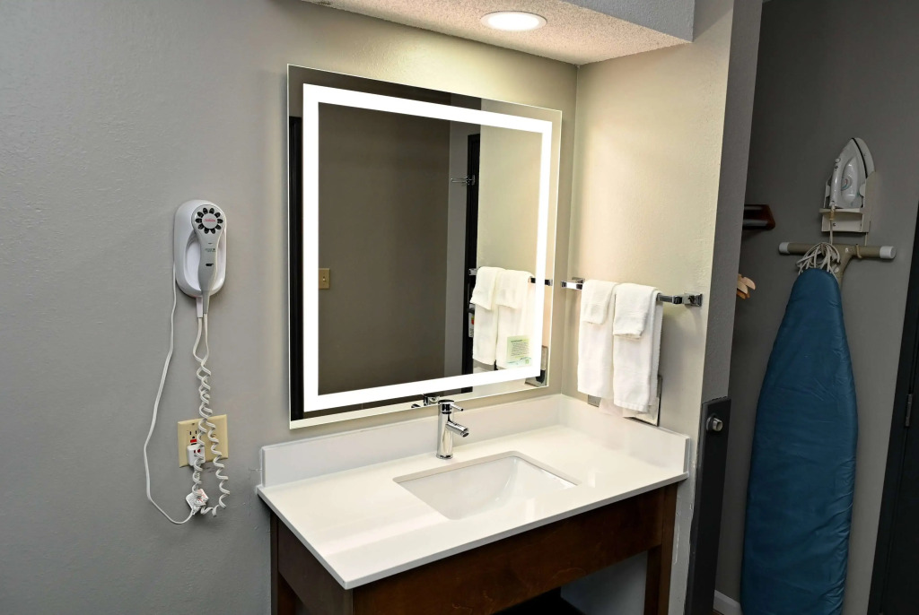 Super 8 by Wyndham Higginsville