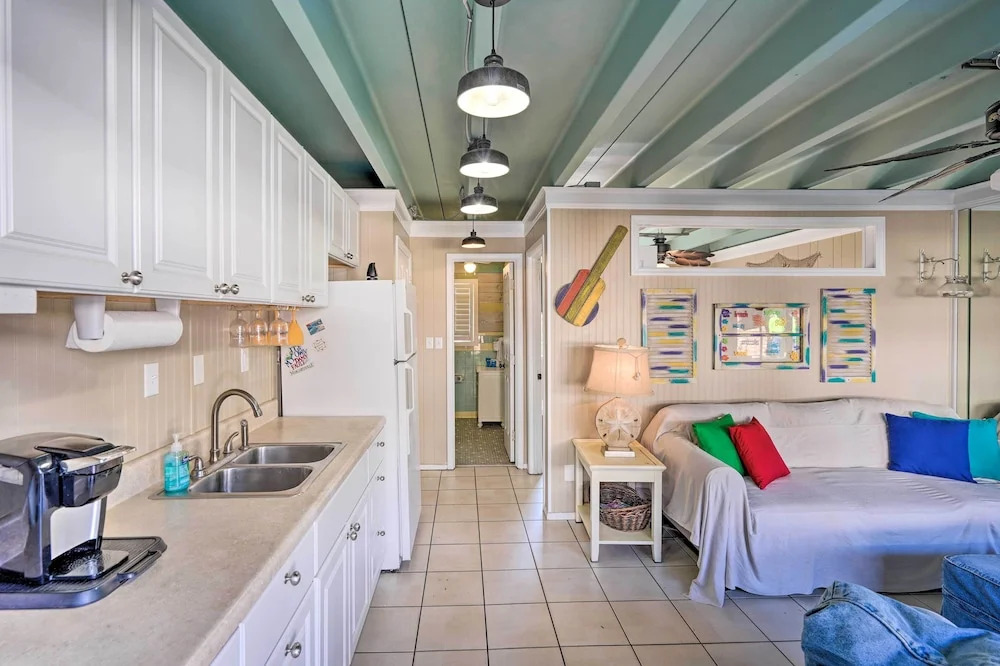 Steps to Public Beach: Panama City Condo w/ Pool