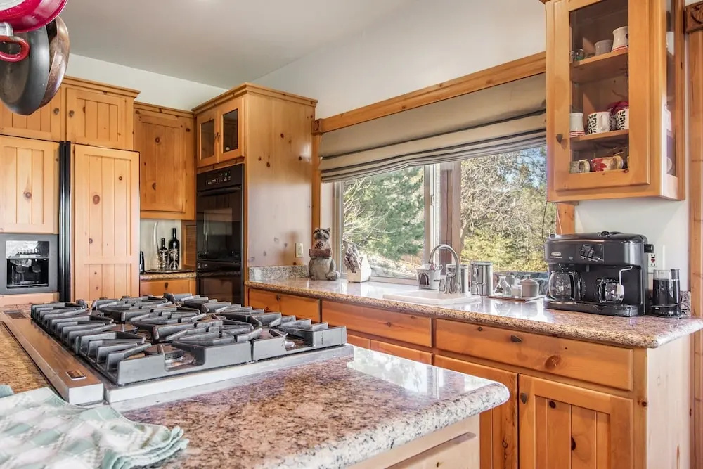 New Listing! Custom Miracle Mountain Lodge W/ AC Home