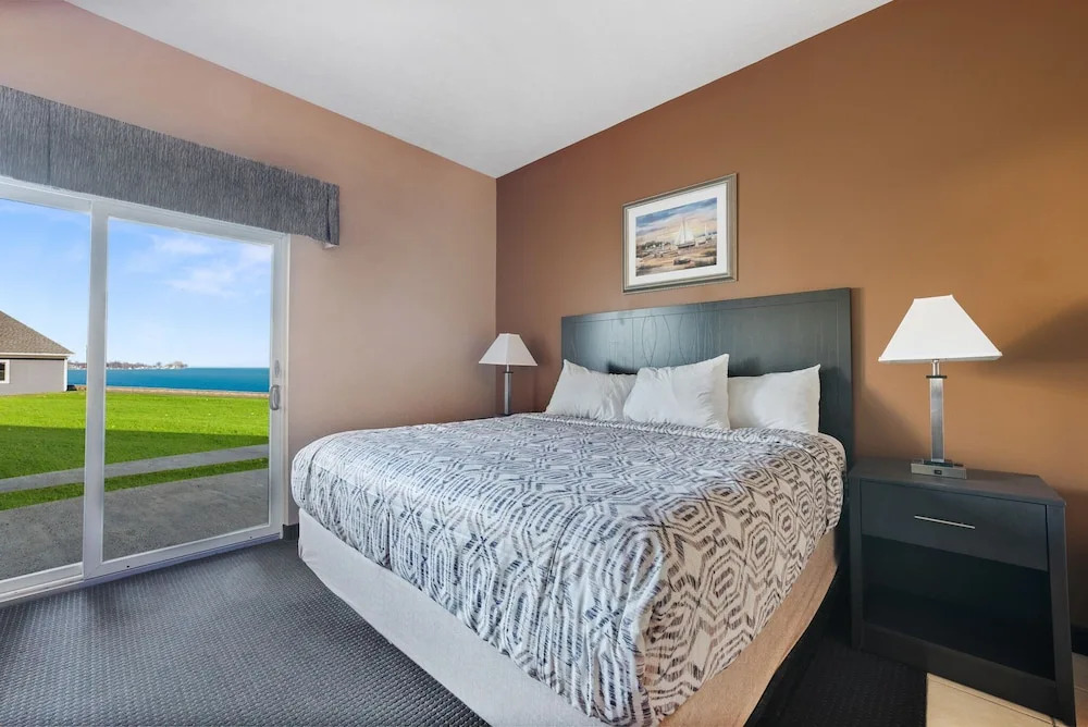 Bayshore Resort Downtown Put-in-Bay Island