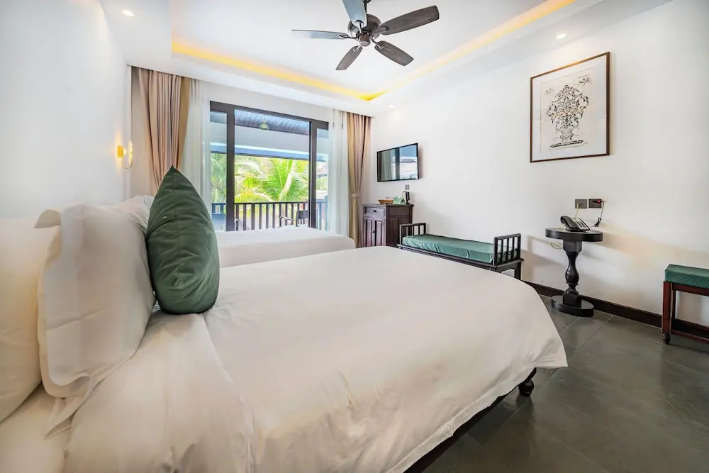 Manyo Hotel and Resort