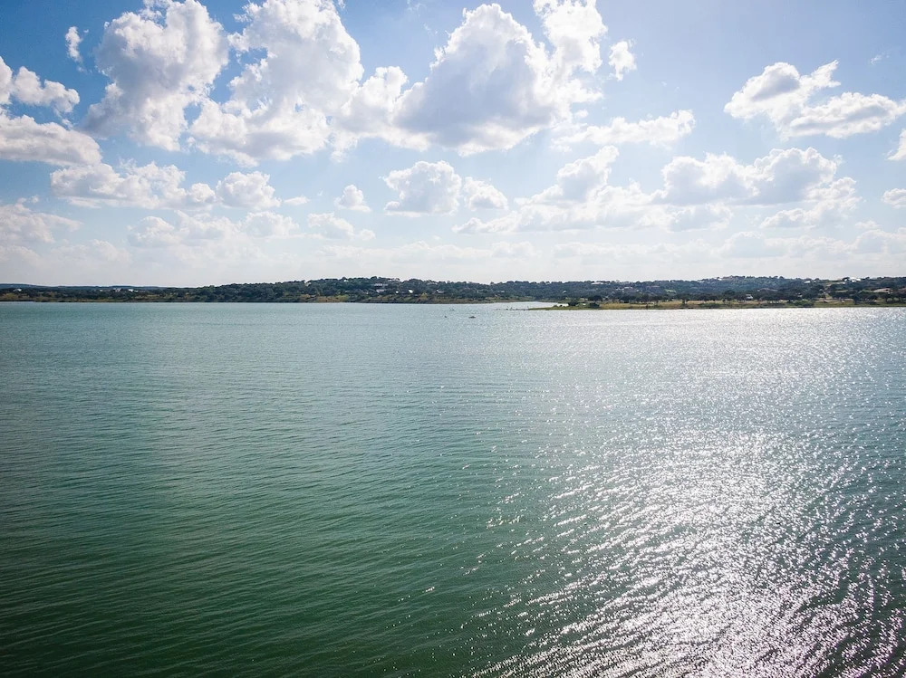 LAKESHORE ESCAPE - 3 Br Home