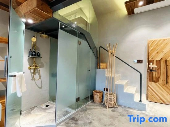 Qiancun Yard Homestay (Qingyan Ancient Town)