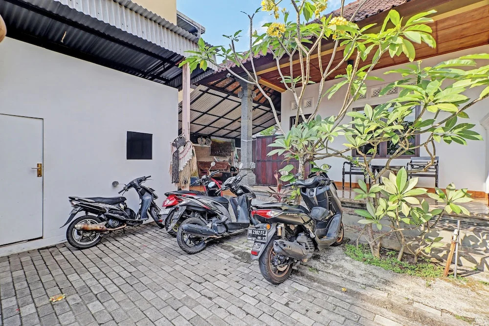 OYO 92752 882 Guest House