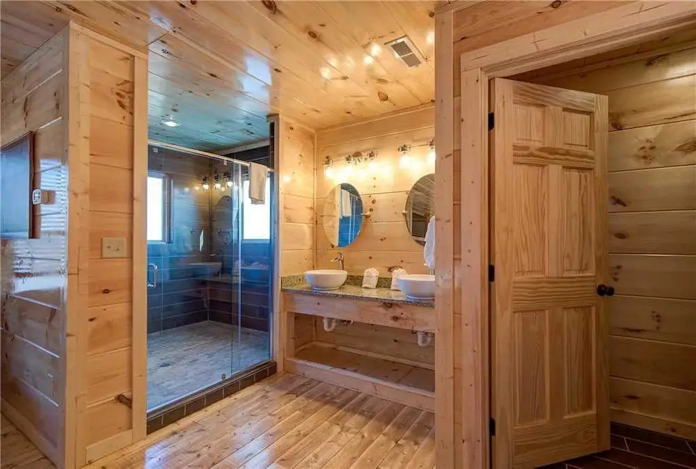 Majestic Waters 2 Bedroom Home with Private Pool