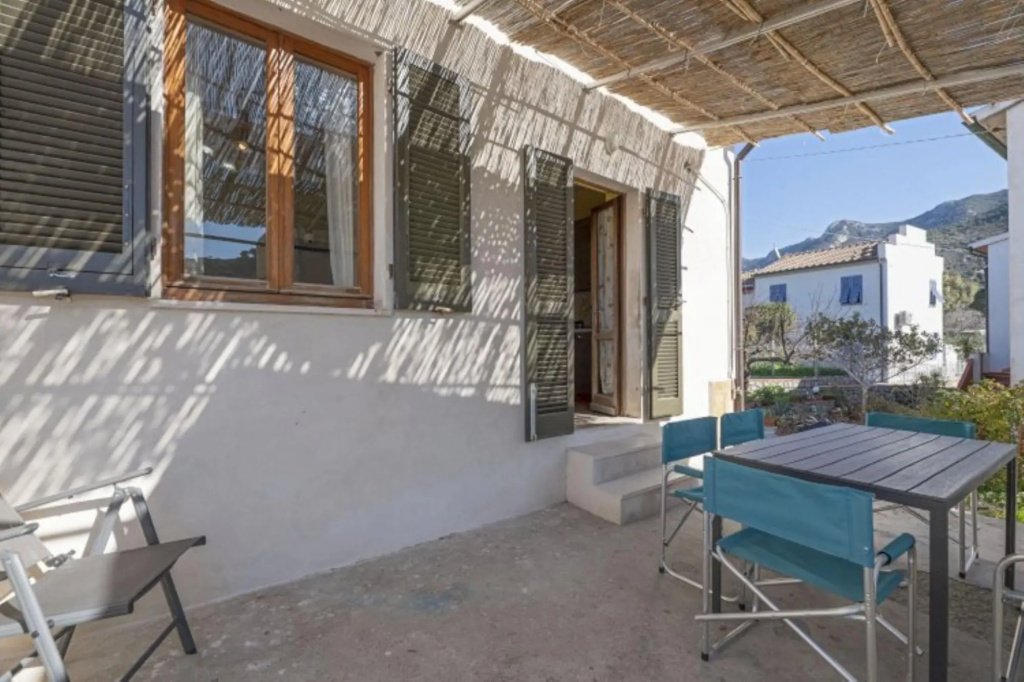 Small Villa La Scogliera del Calello with sea view in the center of the village of Pomonte, 500 mete-LA SCOGLIERA DEL CALELLO
