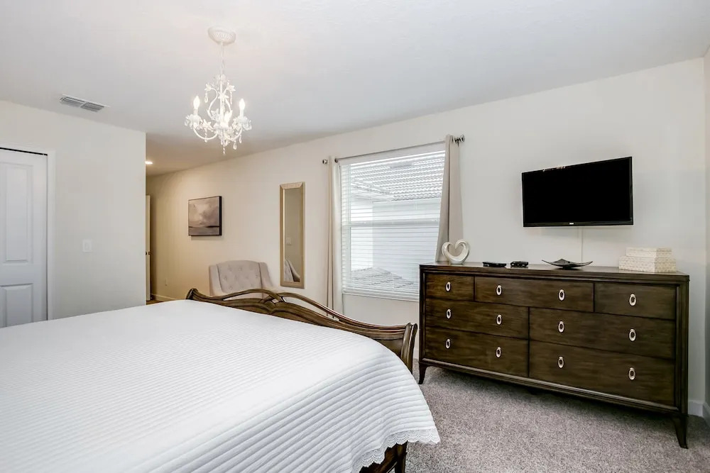 5 Bed 4 Ba Villa with Game Room, Pool & Spa