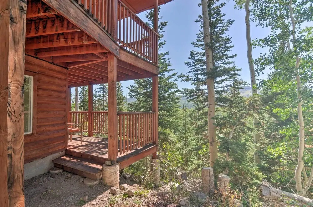 < 1 Mi to Brian Head Resort: Mtn-view Gem w/ Deck