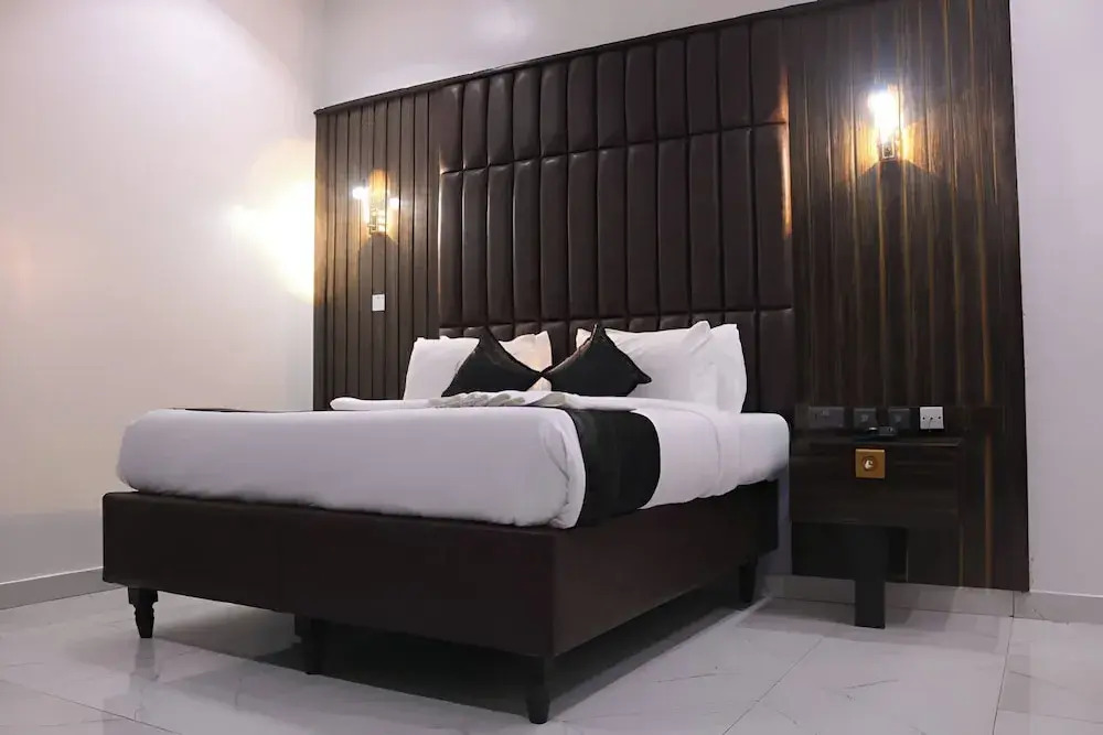 Victorian Bloom Hotel & Resort