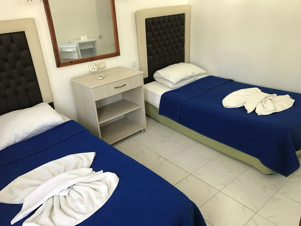 Red Rose Hotel