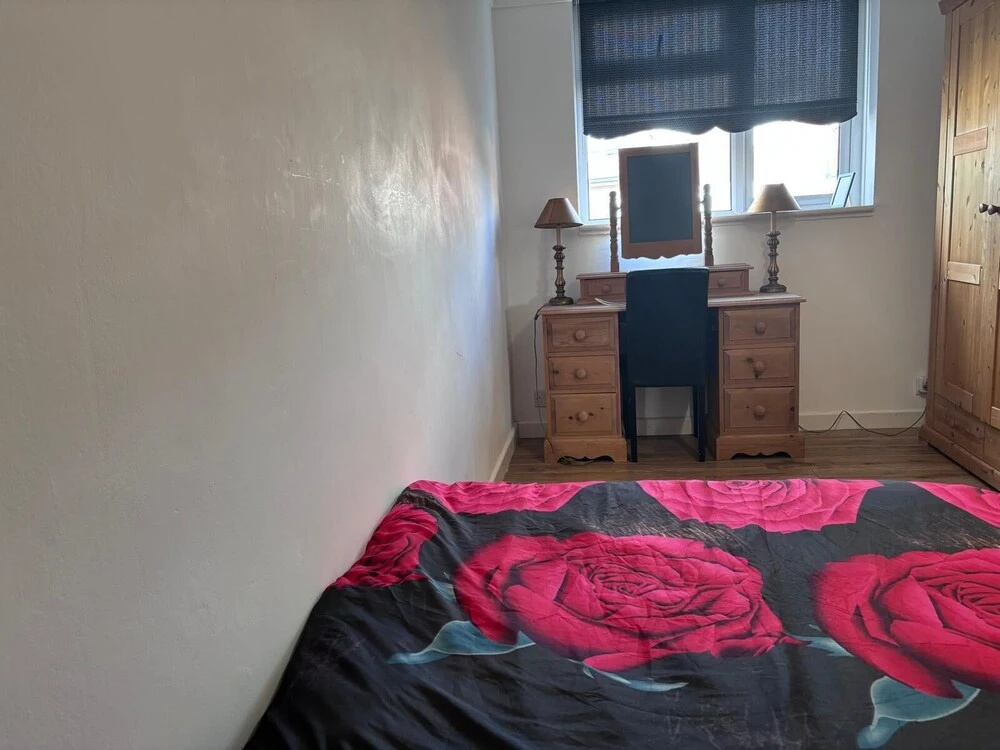 Spacious 2-bed Apartment in Hornchurch