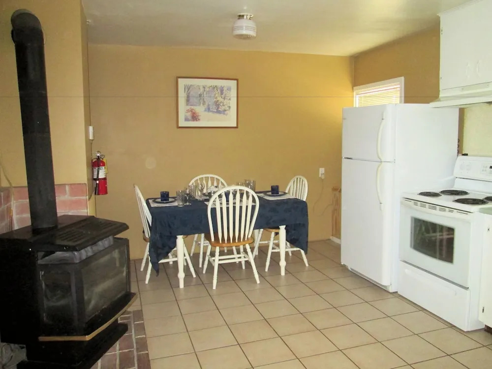 Edgewater Resorts - Edgewater Inn