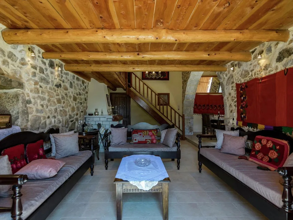 Greek-style Villa in Impros for 10 people with Private Pool