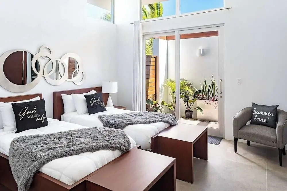 Family Oceanside Vacation Villa Hotel Amenities v8
