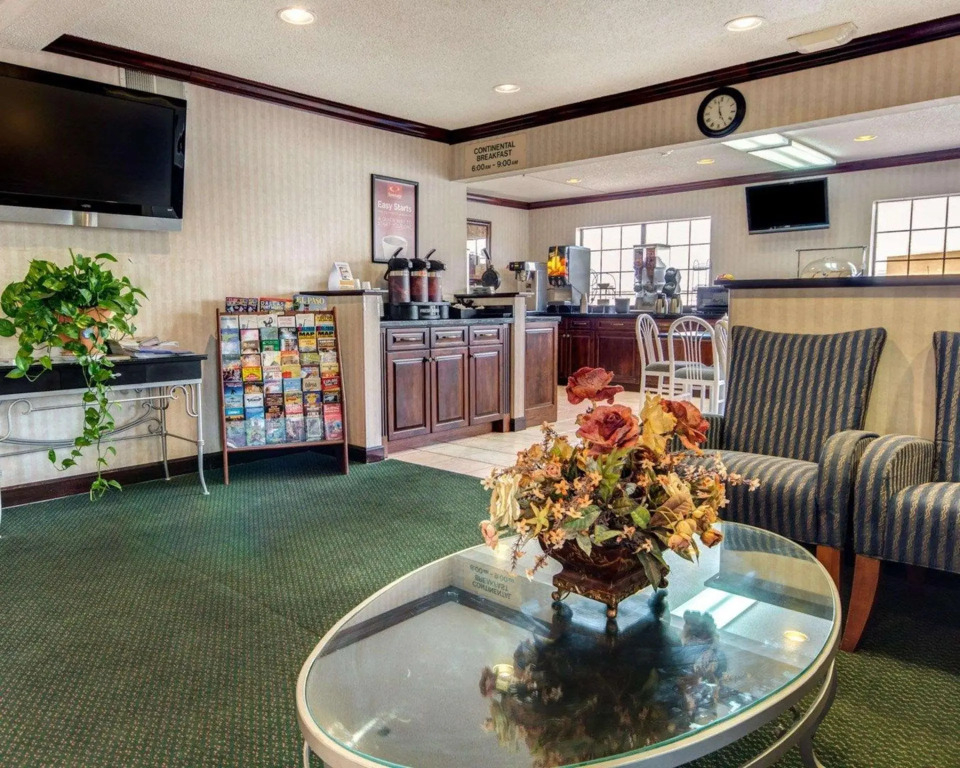 Econo Lodge Inn & Suites El Paso West