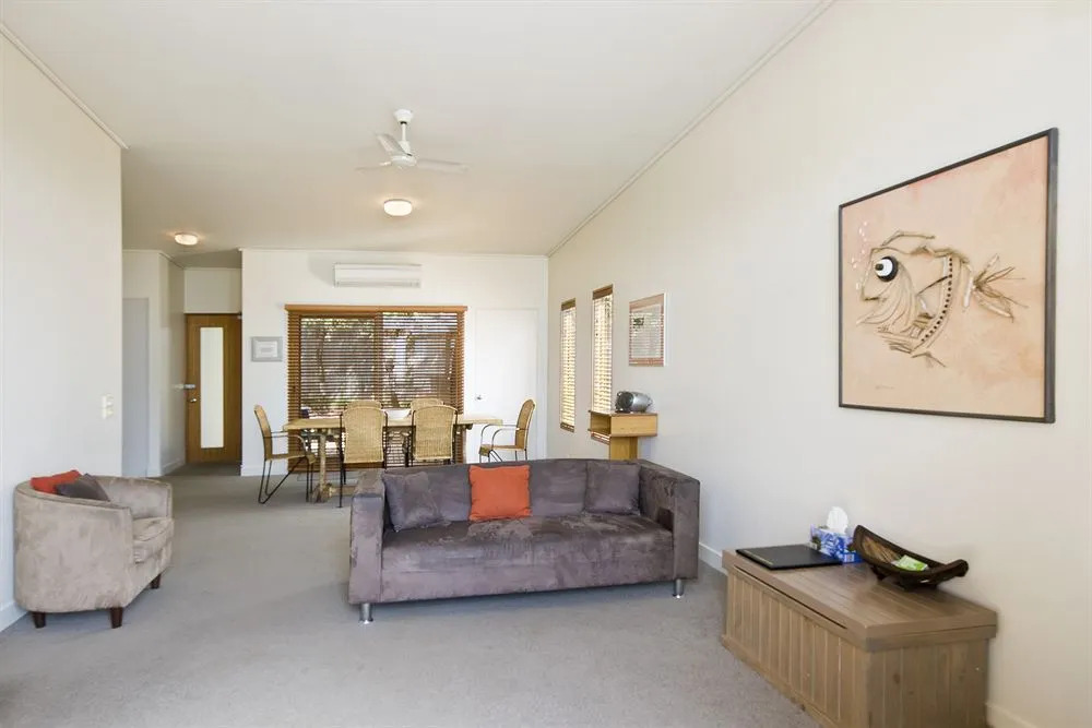 Lornebeach Apartments