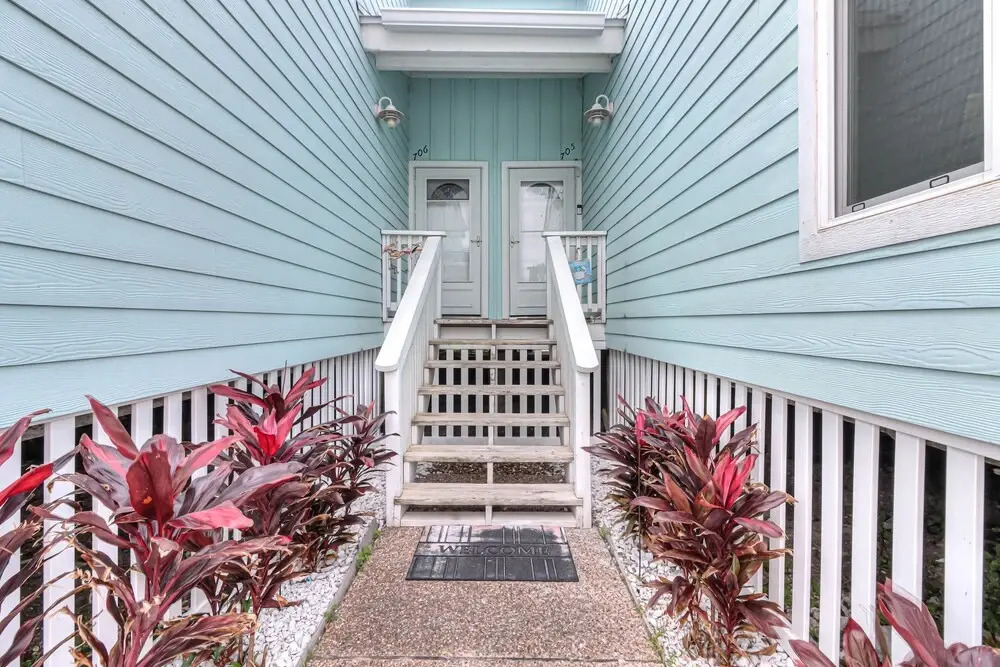 Bayfront Kontiki 3 Bedroom Condo by RedAwning