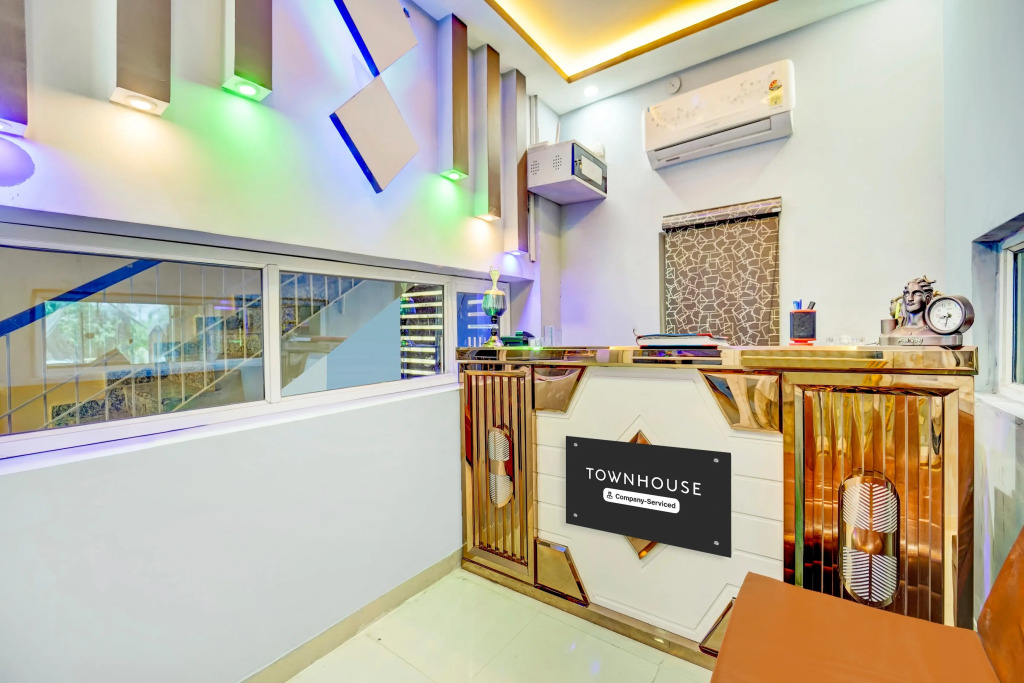 Super Townhouse Anisabad Near Mahavir Sansthan