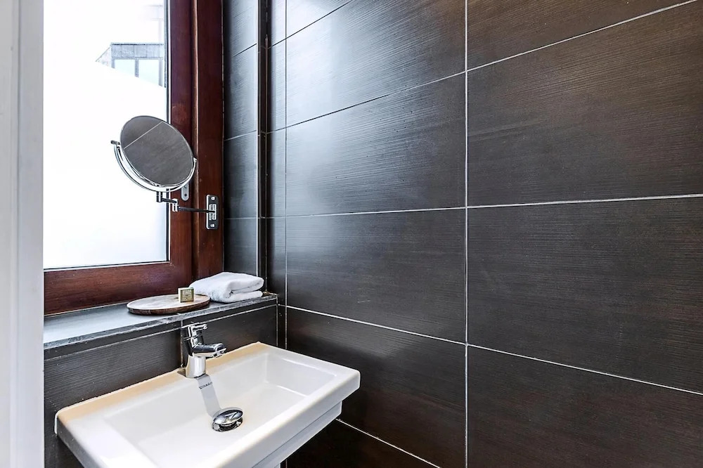 Modern Airy 2-bed Gem in Trendy Stoke Newington